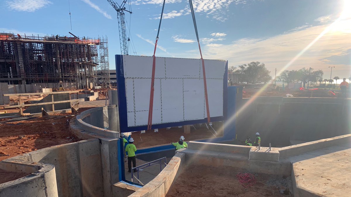 MS_aquarium's tweet photo. 🎶 Dolphin panel goin’ up, on a Tuesday! 🎶 https://t.co/T9R42TSGRK