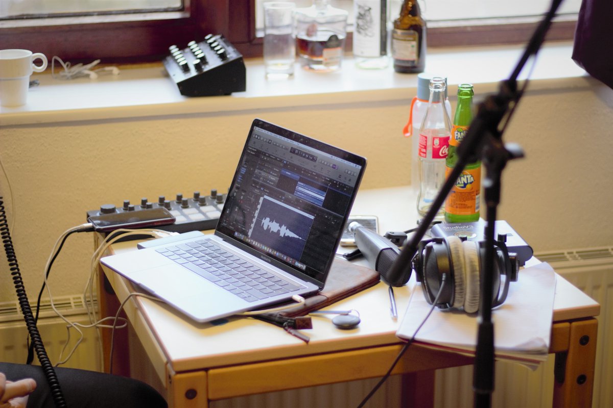 plattbeats's tweet photo. Habt ihr schon einen Song für eure Anmeldung bei Plattbeats aufgenommen? Ob direkt auf Platt oder erstmal auf Hochdeutsch oder Englisch - bei der Übersetzung sind wir euch behilflich! 😉 

Eure Einreichungen könnt ihr uns hier schicken: https://t.co/XiacuqyunN https://t.co/bWYNQhw7uV