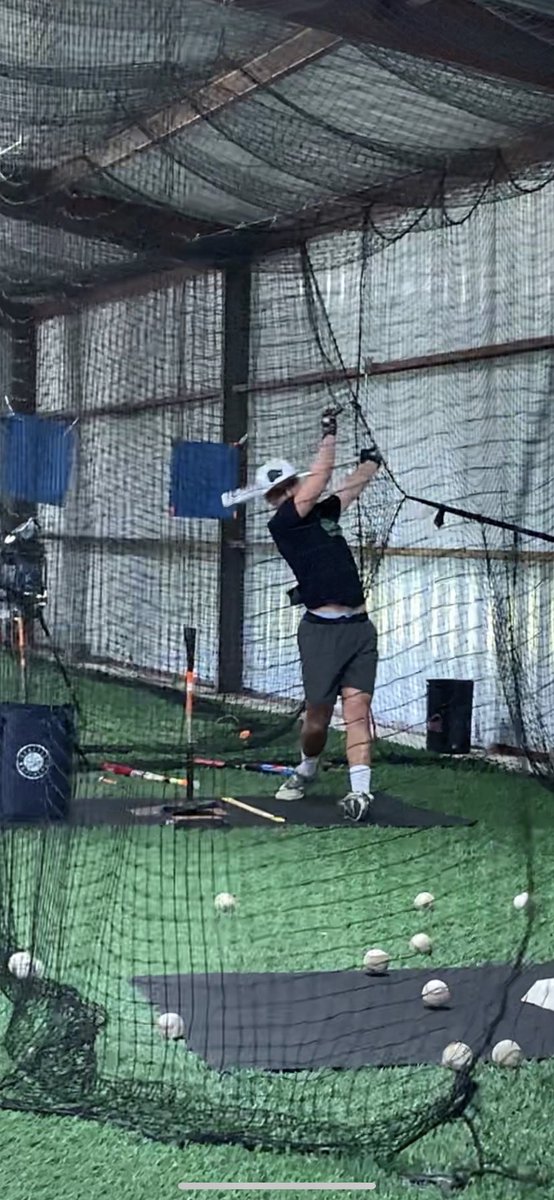 ryderh4's tweet photo. Great hitting session this weekend with a group of awesome teachers of the game. Thank you for having me out and sharing the knowledge. @GPSTEXASBASEBA1 @rontoenjes @_stayfocused
#Tanksunday #g2God https://t.co/zrXXrbQJrg