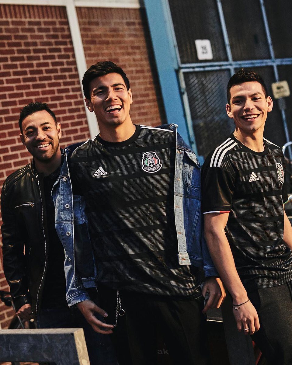miguelcamara's tweet photo. 🖤👕🔥

¡A defender esta camiseta con el corazón! 

Me encantó el nuevo jersey de @miseleccionmx.  

¿Qué les pareció? 

#DareToCreate | #PasiónyOrgullo https://t.co/Z2pv3QNpkB