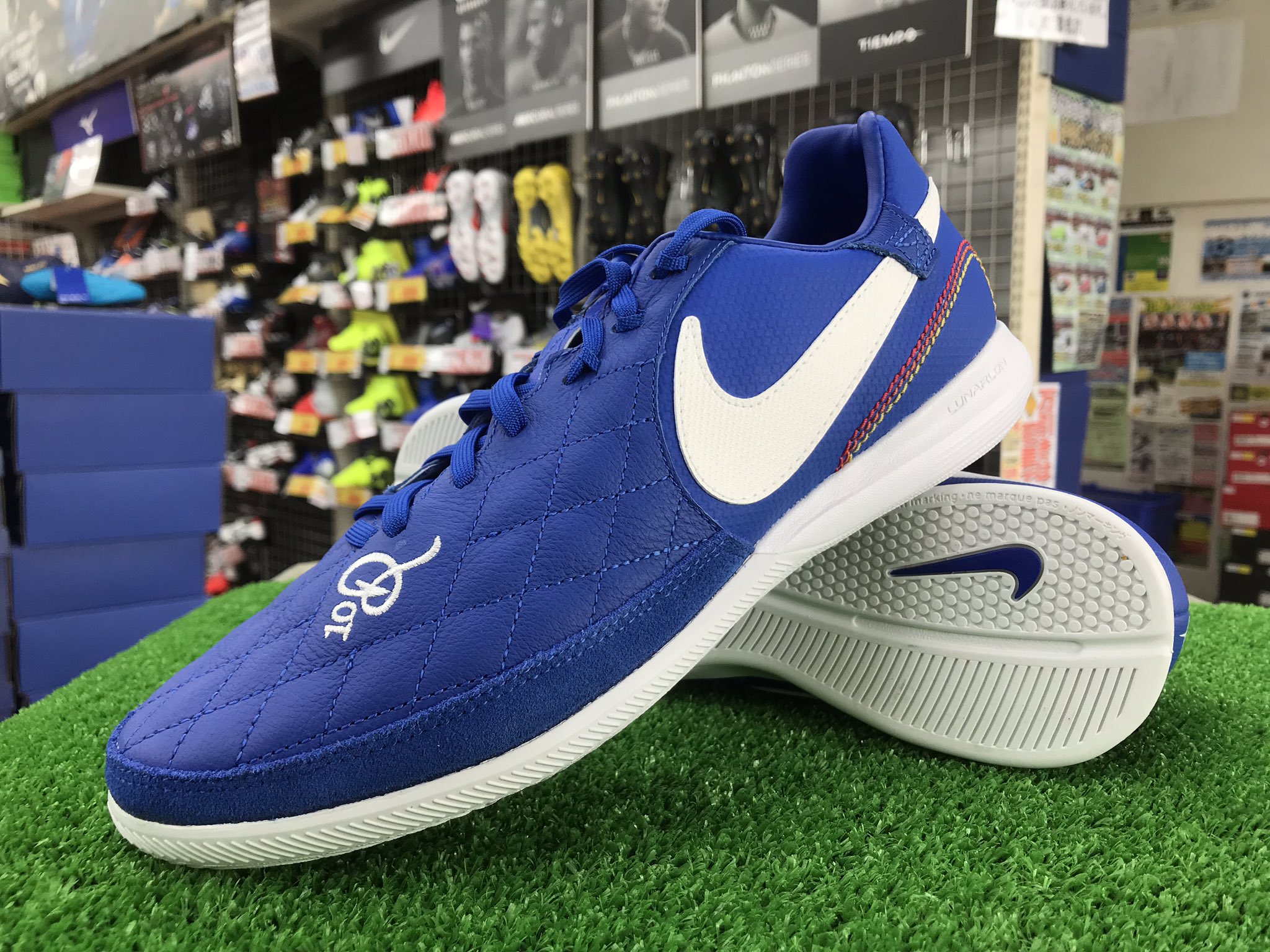 未使用 公 NIKE ルナレジェンド 10R IC ロナウジーニョ 25cm Lunar Legend 7 Elite 10R IC - White/Gold LIMITED EDITION