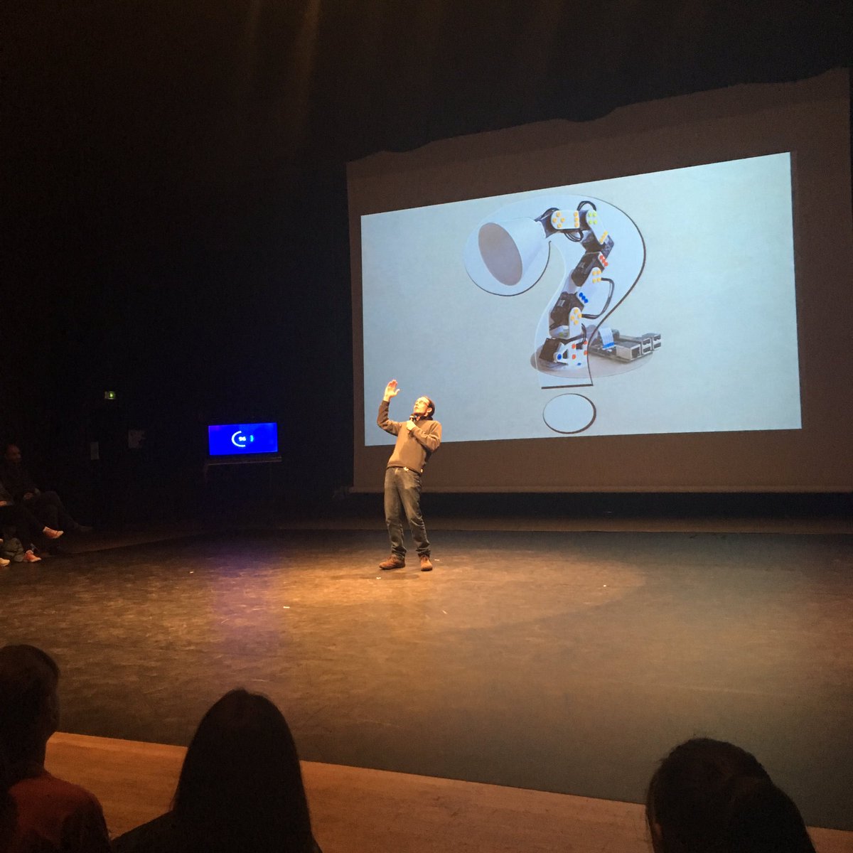 ✌️ <a href="/TiboDesprez/">Thibault Desprez</a> doctorant <a href="/univbordeaux/">Université de Bordeaux</a> <a href="/Inria_Bordeaux/">Centre Inria de l’université de Bordeaux</a> nous présente Ergo Junior et nous parle apprentissage &amp; IA. L’algorithmique expliquée à tous ! #MT180