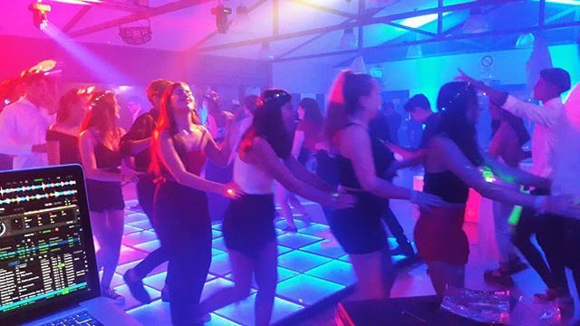 DarioFreije's tweet photo. #Trencito #quinceañera
#Deejay #Rekordbox #Party https://t.co/U21G3zlQ8Y https://t.co/uWng4rWTtY
