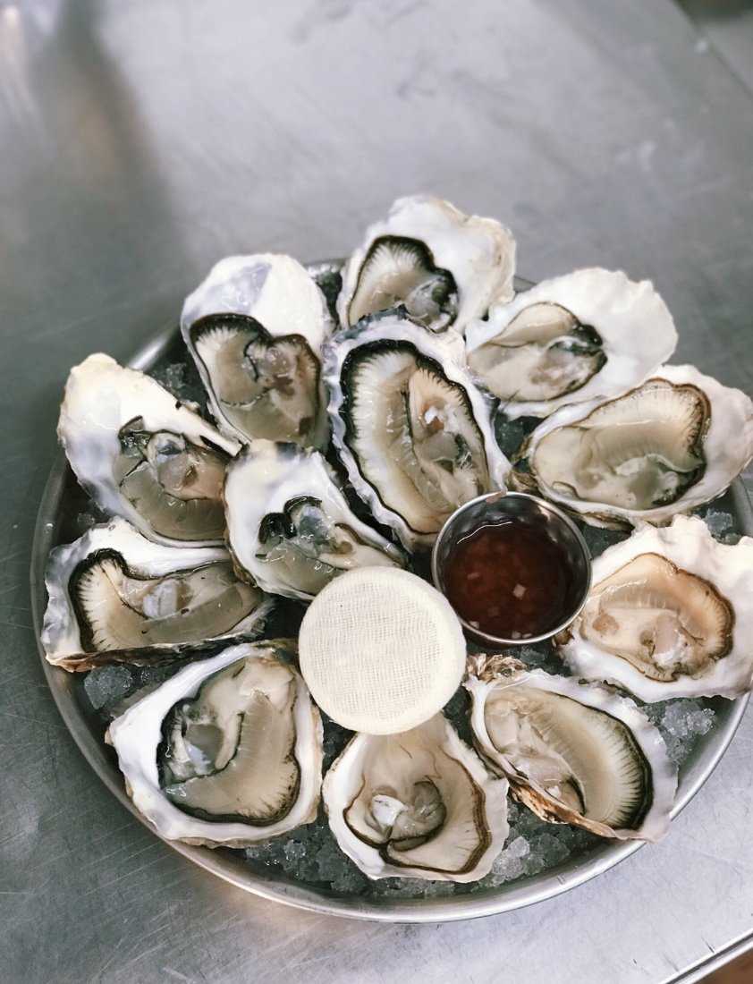 no1shipstreet's tweet photo. Today’s Rock Oysters are from River Yealm in Devon and Porthilly Cornwall.
.
#oysters #champagne #champagneandoysters #restaurant #seafood #specials #dailyspecials #restaurant #no1shipstreet #oxford #rockoysters #cornwall #devon #uk https://t.co/E5vbrqlYz0