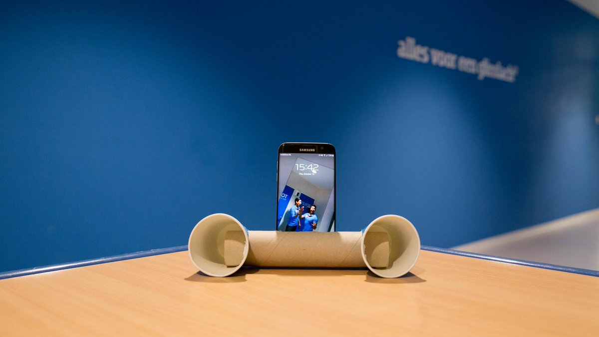 Pour sortir tout, mais absolument tout, de votre smartphone. #lifehacks #commesurdesrouleaux ➜ cblink.je/BQFtcT