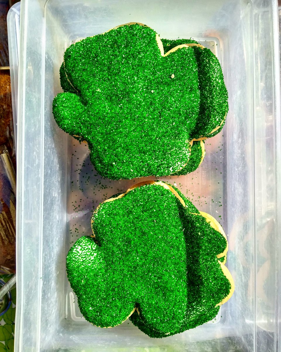 FRESHFARMCoHi's tweet photo. Happy belated St. Patrick's Day! Did you forget to wear green and get pinched because of it? You could have kept safe by carrying one of these shamrock cookies from RavenHook Bakehouse... IF you could manage not to eat it first. https://t.co/thcheMTnQx