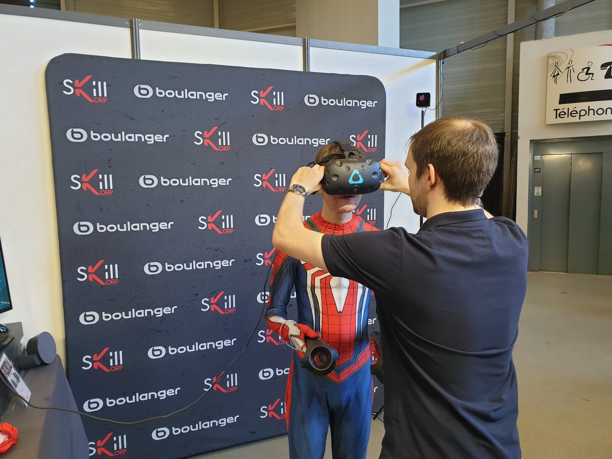 boulanger's tweet photo. [NOS MAGASINS VOUS RACONTENT...] Ce weekend : Ambiance geek &amp; conviviale ! 🤓 Le magasin @boulanger d'Aubière était présent sur la @ClermontGeek Convention pour vous présenter l'univers gaming Boulanger et sa marque #SkillKorp 🕹🎮 
On a adoré vous rencontrer ! 🤗 #SiBienEnsemble https://t.co/6UTuoCHFXB