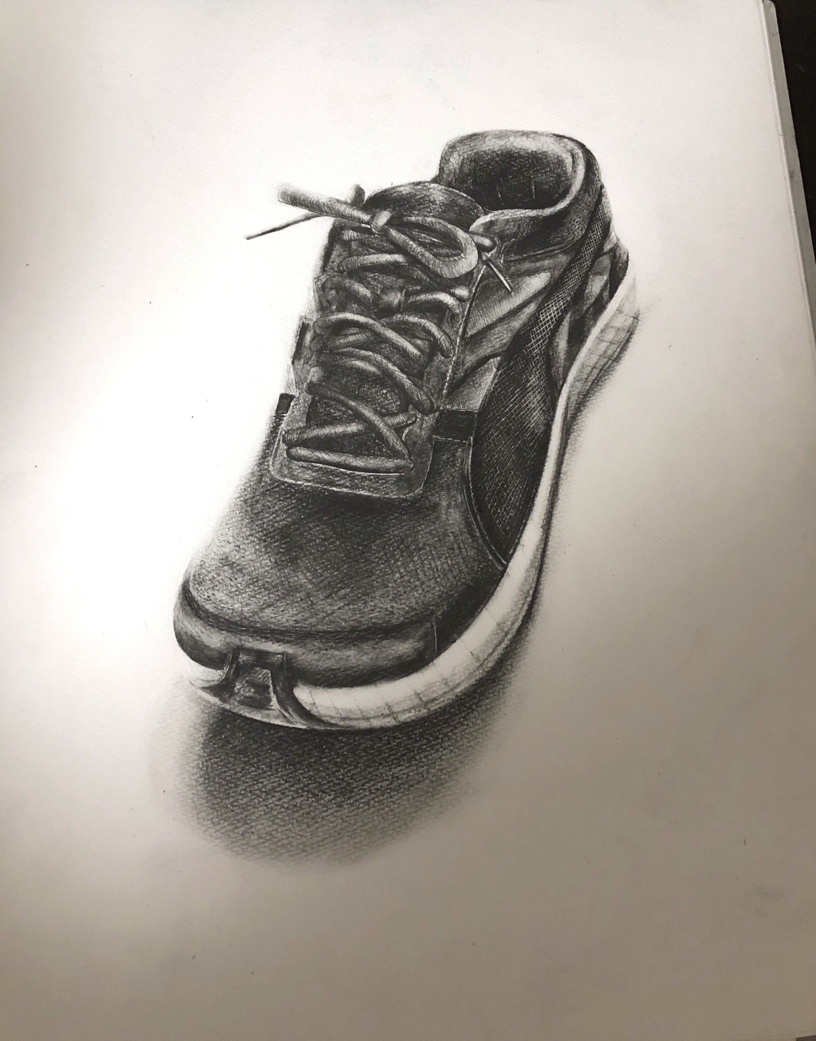 長靴をはいた描 中三の時に描いてた靴のデッサンの写真残しててよかった 恥ずかしいけど2年後のデッサンと比べられた 長靴をはいた描 中三の時に描いてた靴のデッサンの写真残しててよかった 恥ずかしいけど2年後のデッサンと比べられた