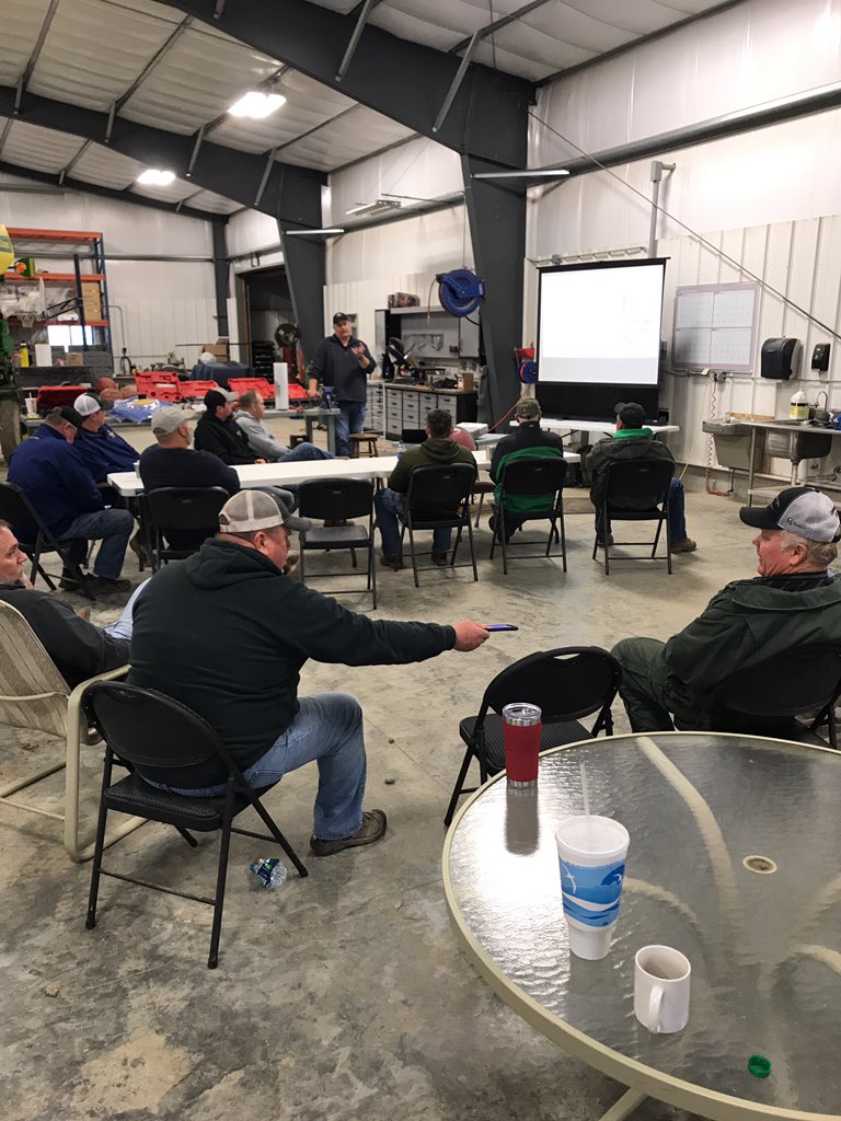 RosierDylan's tweet image. Quick crop shop this morning. Discussing the challenges with N applications and timing many producers will face this spring. #mocorn #encircaservices #cortevapioneer