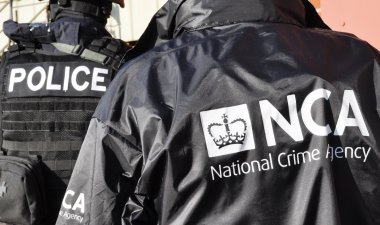 NCA_UK's tweet image. NCA-led operation leads to arrest of a woman suspected of facilitating around 500 UK passport applications for Albanian criminals involved in drug trafficking, people smuggling, human trafficking, child abuse and serious violence. Read more: bit.ly/2Y83xQb