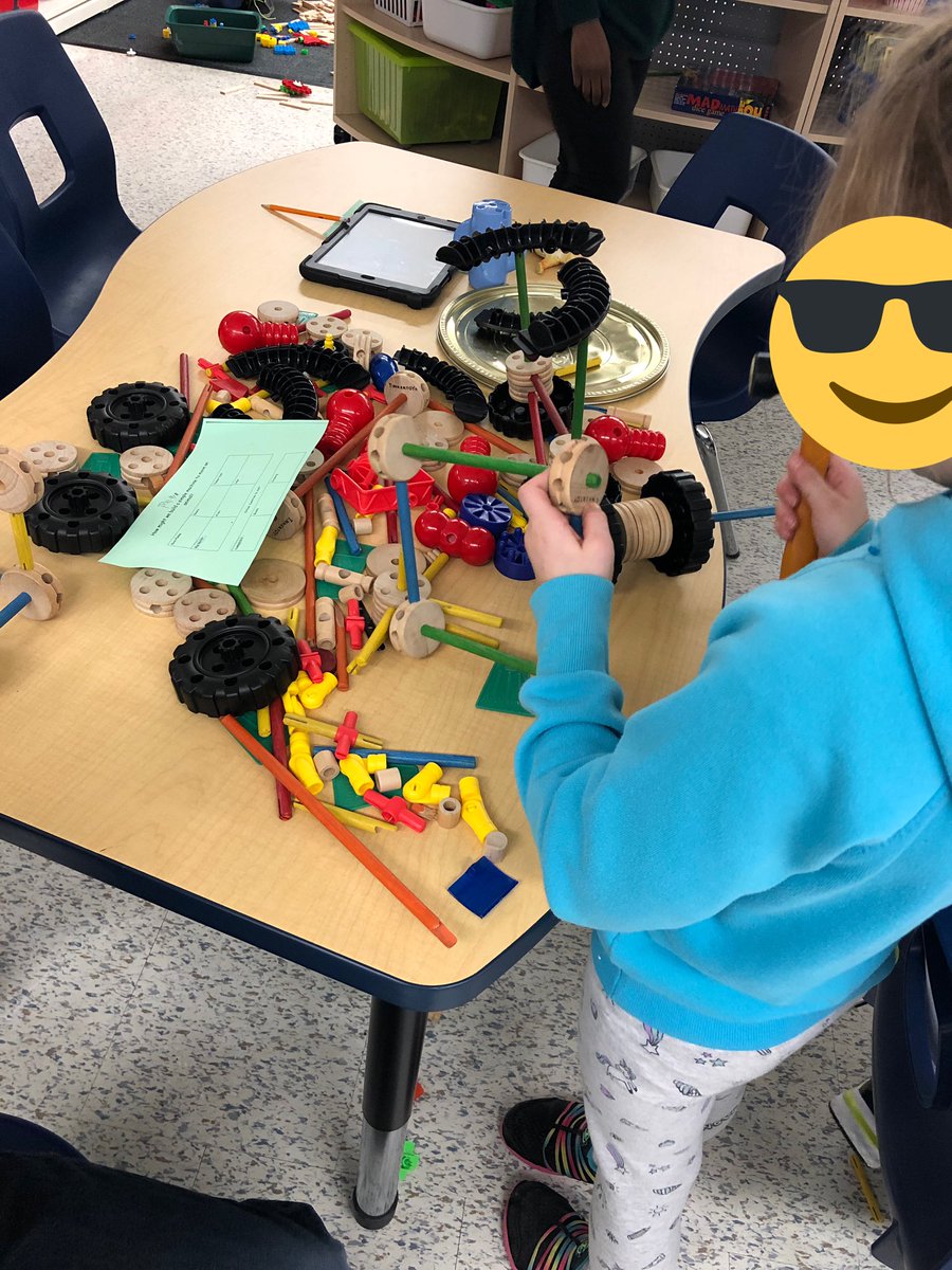 2B making simple machines in the library with @Marlinslibrary this morning!