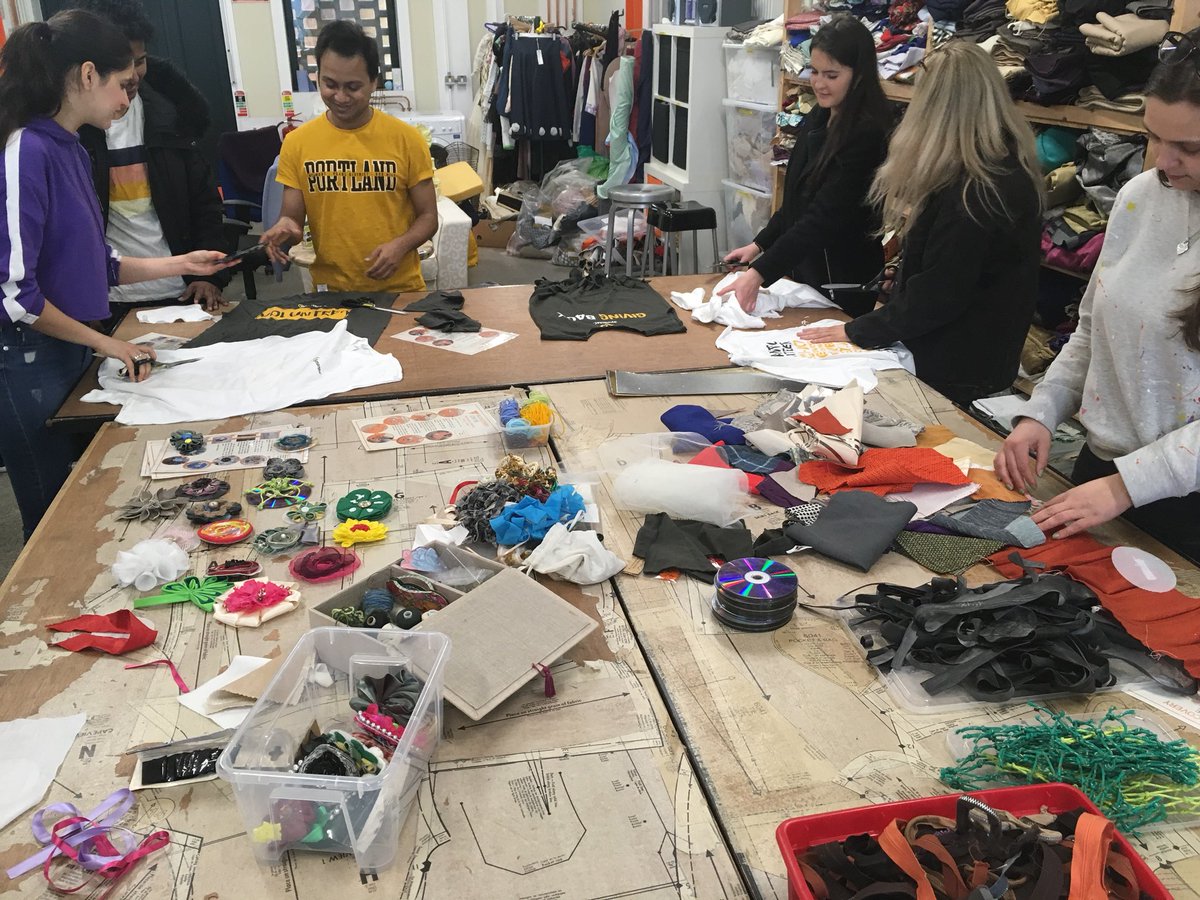 martarocchis's tweet photo. #fashion workshop started! #greenDCU @BusinessDCU @DublinCityUni @RediscoveryCtr #Sustainability https://t.co/cKLPVQi7I7