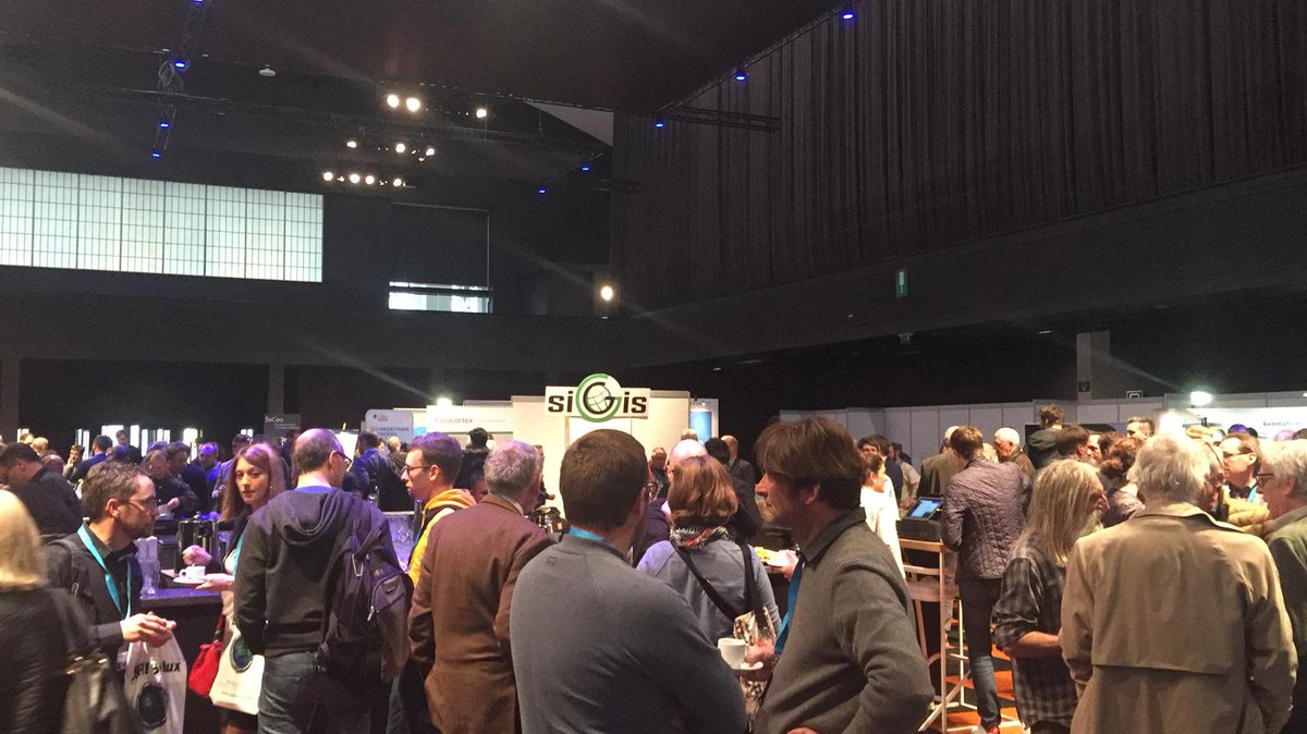 Drukte op de beurs / Le salon est animé