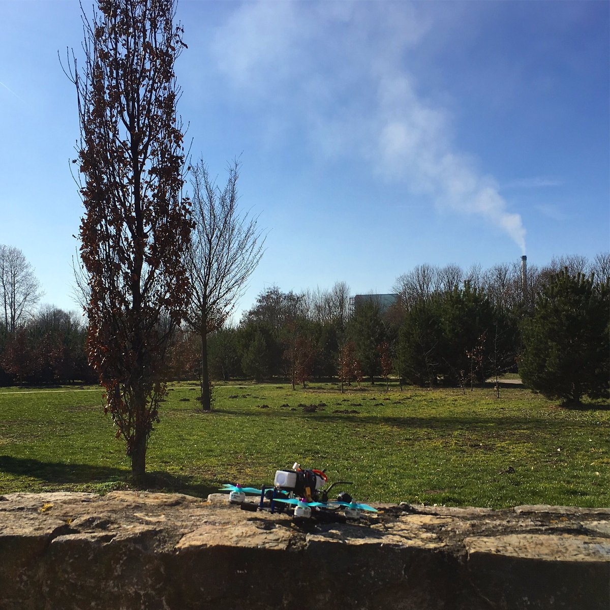 BlackFPV's tweet photo. Spring is coming✌️
#drone #fpv #fpvquad #fpvdrone #fpvflying #fpvracing #fpvlife #fpvfreestyle #fpvaddiction #fpvpilot #fpvfun #fatshark #gopro #flysky #frysky #german #crew #fun #cool #sunny #weather #wall #stone #tree #spring #park #quadcopter #BecauseRaceCopter #BlackFPV https://t.co/uebJ2mjGMF
