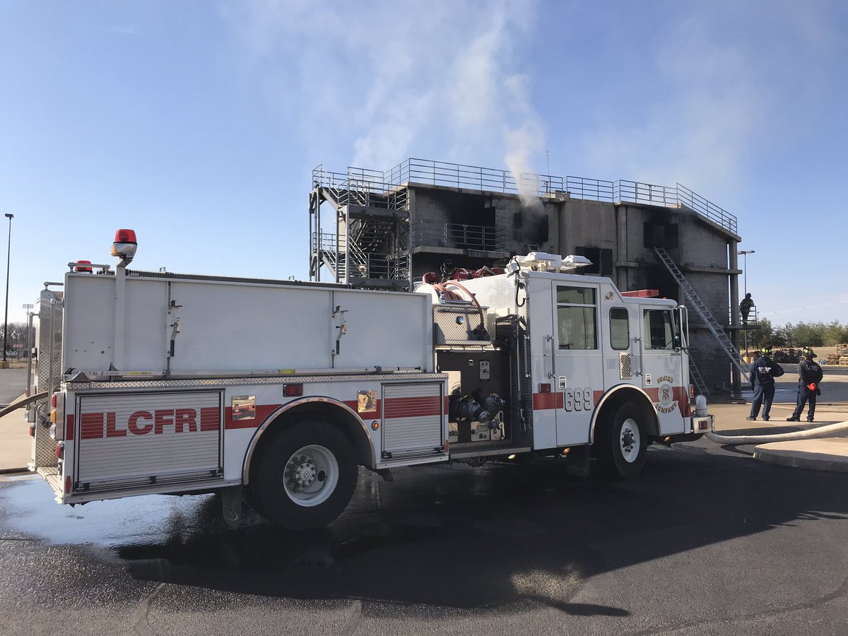 LCFR_DCTRAINING's tweet photo. More pictures of today’s LCFR Recruit Class 37 live burns and apparatus (E691, E699, T601). @LoudounFire @Chief600KJ @TheVaPFF #RC37 @PierceMfg @LeesburgFire https://t.co/KR3VGR9HKp