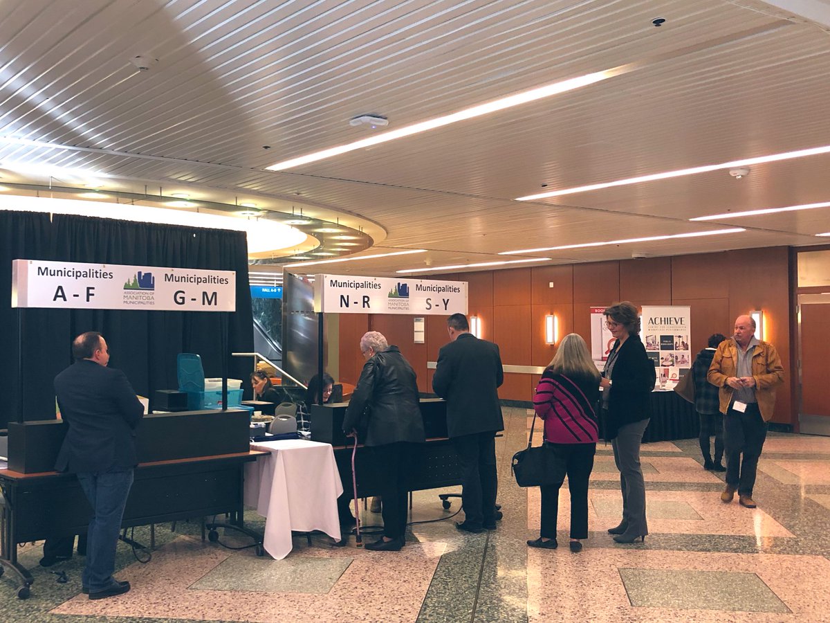 RBCConvCtreWpg's tweet photo. Welcoming municipal officials from across Manitoba. @AMMManitoba #2019MOS https://t.co/KSTnpi2v2L
