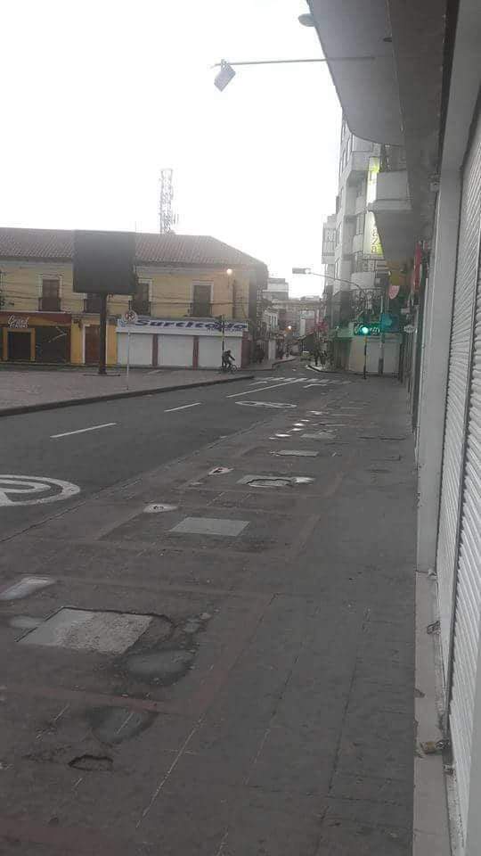 PabloHMz's tweet photo. #FelizMartes calles inundadas de vendedores por el motivo del #DiaDelHombre https://t.co/2MgOJ2bE44