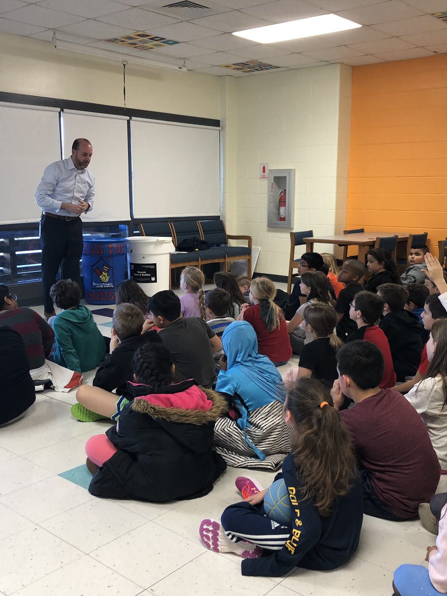 Learning about our local government. #3rdgradegrows @MsHetes <a href="/CoinerMrs/">Jess Coiner</a> <a href="/msadcock1/">Wynne Adcock</a> <a href="/SalemElementary/">Salem Elementary</a> <a href="/townofapex/">Apex, NC</a>