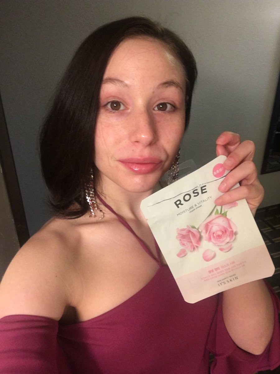 Markidoll's tweet photo. #skincare tried my new face mask and i love it #investinyourself 🤳🏻🧖🏻‍♀️🧼🌹 https://t.co/fSAM28vP58