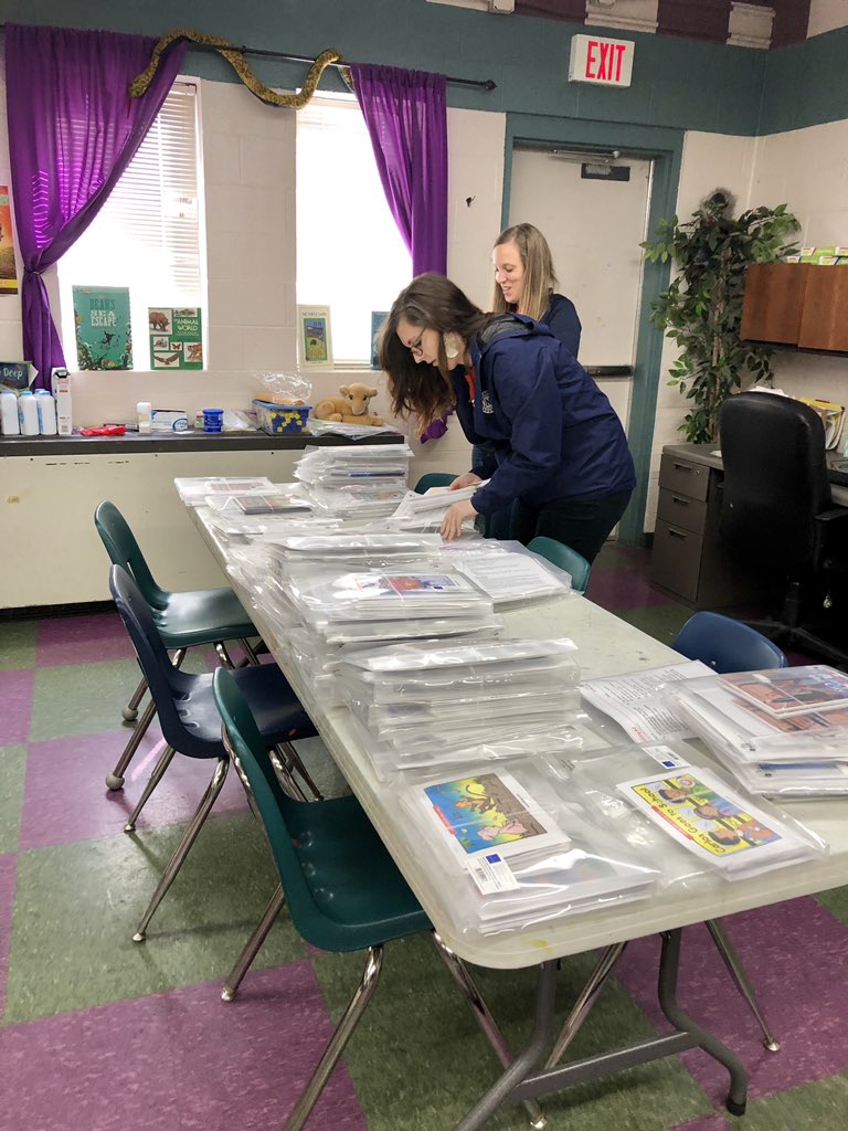 soundscommunity's tweet photo. We are kicking off the Spring season with some Spring cleaning (up next: baseball)! Sounds staff spent the morning cleaning and organizing the K-8 after school space at @MarthaOBryanCtr #soundscommunity ⚾️❤️🌷 https://t.co/tI0FWyGPks