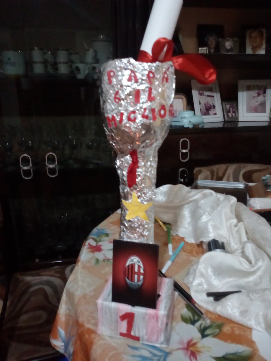 Rientrare da lavoro e trovare una coppa fatta dal mio bimbo. Questa è la felicità.#festadelpapà
