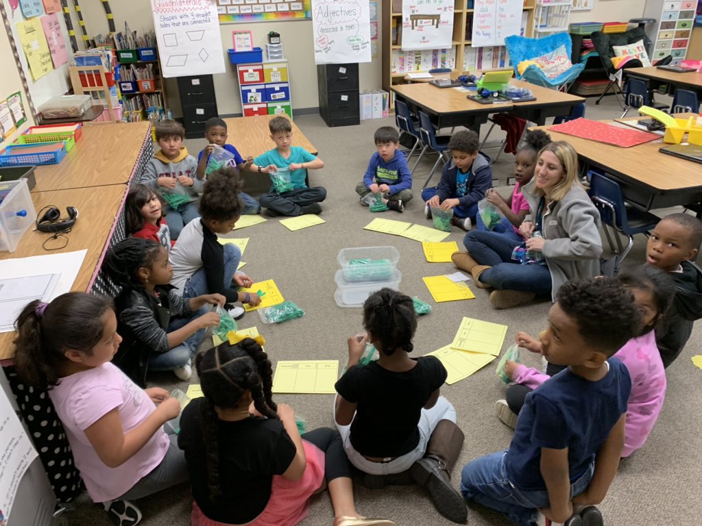 LillyJensby's tweet photo. First graders working on place value! #fabinfirst #huffmanPYP @HuffmanHawksPYP https://t.co/cYWfnGnBnp