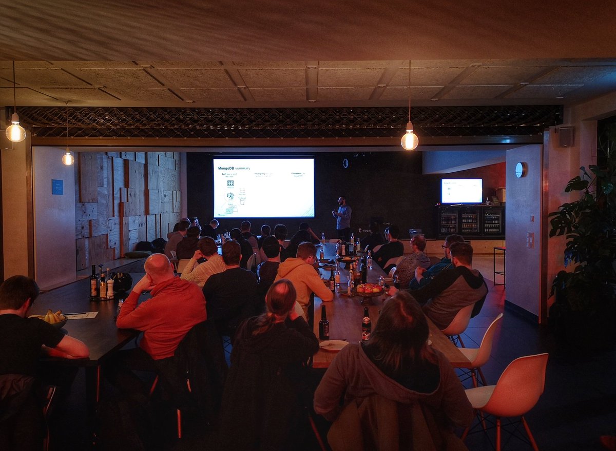 Im Vortrag Nummer zwei erfahren wir von <a href="/ViktorKessler/">ViktorKessler</a>, warum wir uns vielleicht Mal <a href="/MongoDB/">MongoDB</a> Stitch anschauen sollten.