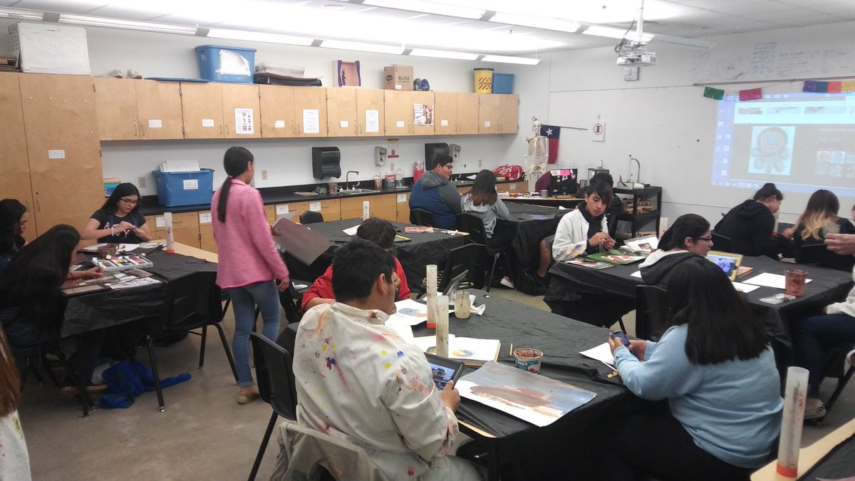 RaygosaMark's tweet photo. Dr. McQuilken's JH Art class showing off some of their work. Impressive! #TxTuesday, @HarryPiles https://t.co/s9q5E3HmJY