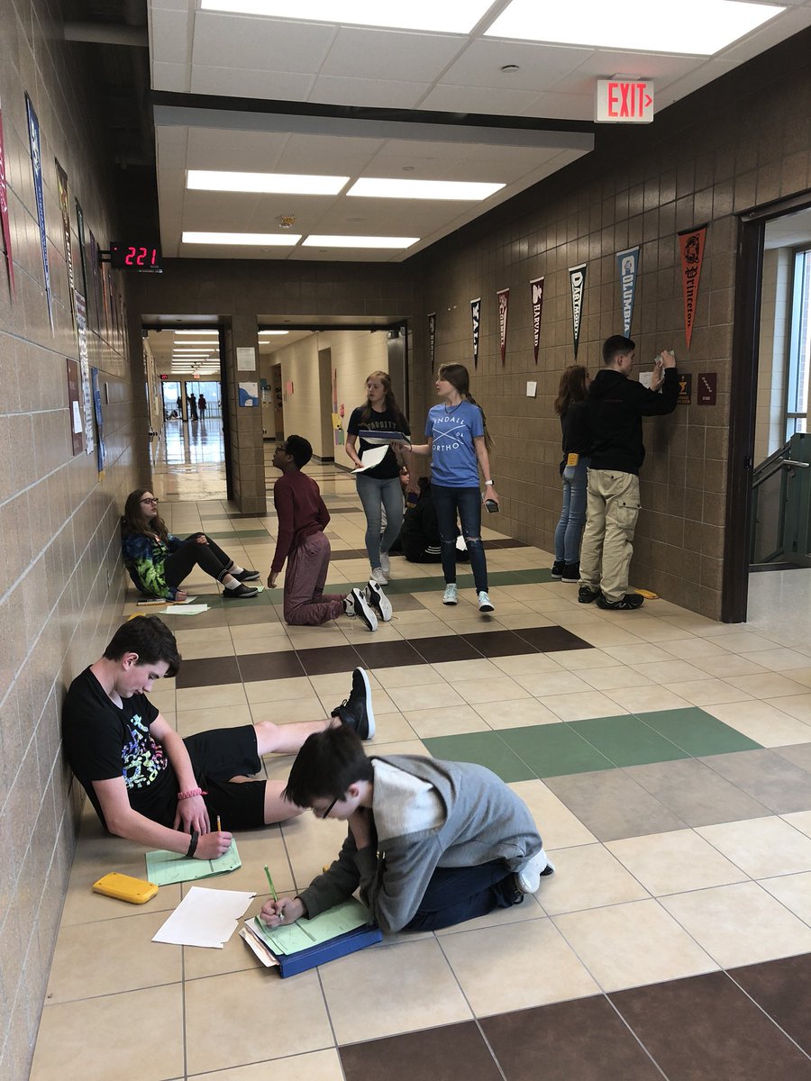 CoachElliott14's tweet photo. Using “Here is Where is” to practice finding the measure of unknown angles. #FRMSTroopers #8IsGreat #8BlueCrew https://t.co/4hixUOBOfB