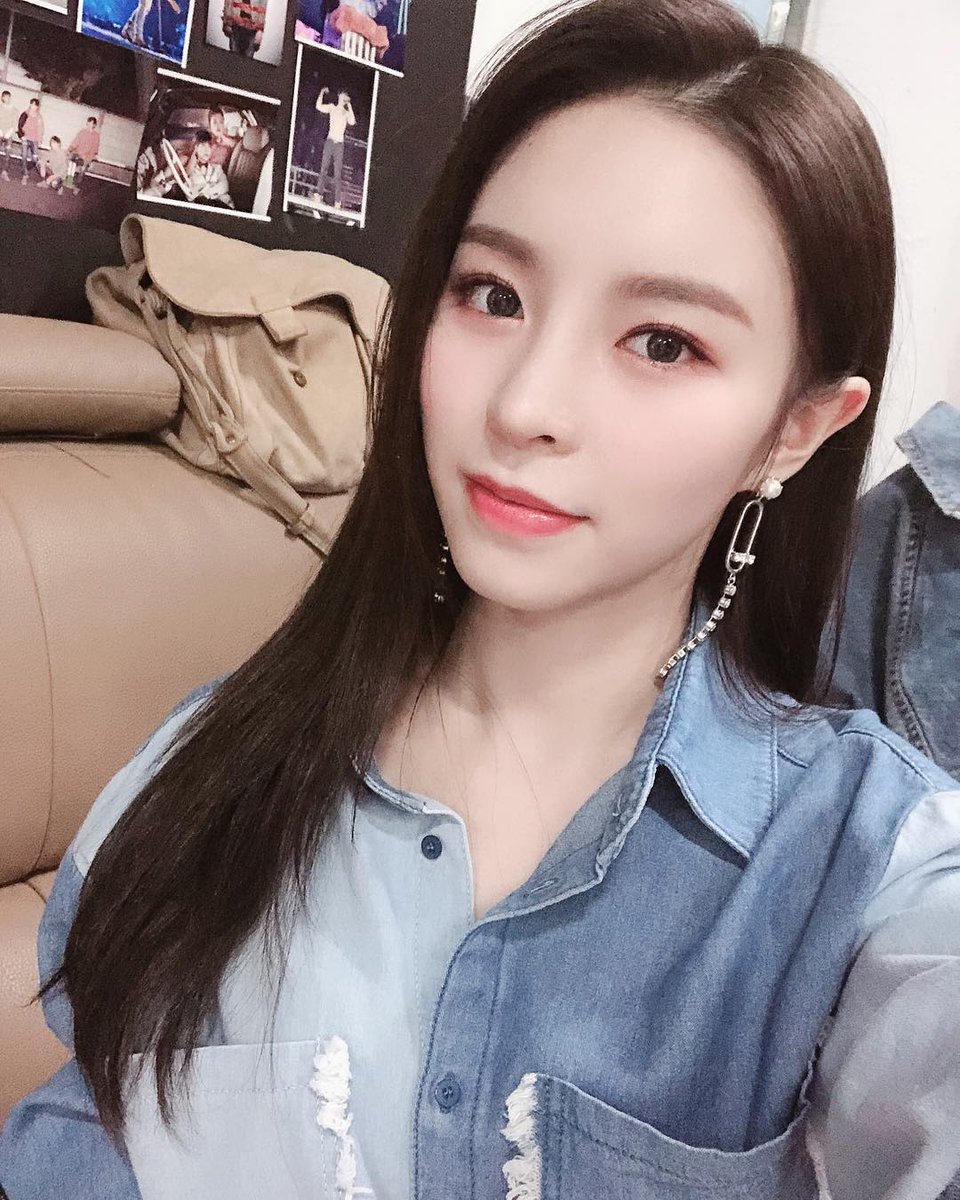 UnitedCube94's tweet photo. [INSTAGRAM]
#Elkie #0319 #CLC #4thAnniversary #4YearsWithCLC

https://t.co/GqpWK81VsQ https://t.co/lSISbIMWAT