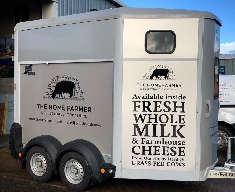 We love this idea! Horsebox turned dairy delight! 😍
Mobile milk vending machine set to begin operation in the Yorkshire Dales this weekend.
#BritishAgri via <a href="/FarmingUK/">FarmingUK</a>  <a href="/BritishDairy/">British Dairy</a> 
 ow.ly/TKJ230o6UbX