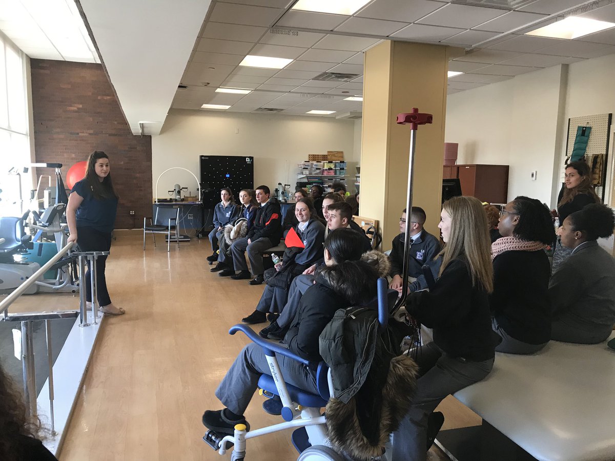 SEPAthletics's tweet image. 25 students spent today behind the scenes at @nypbrooklyn meeting with professionals in the fields of nursing, physical therapy, pharmacy, &amp;amp; lab science. Thanks to Dir of Community Affairs Loren Avellino ‘03 for all her help in coordinating today’s visit! #boldlearning #SEPAlumni
