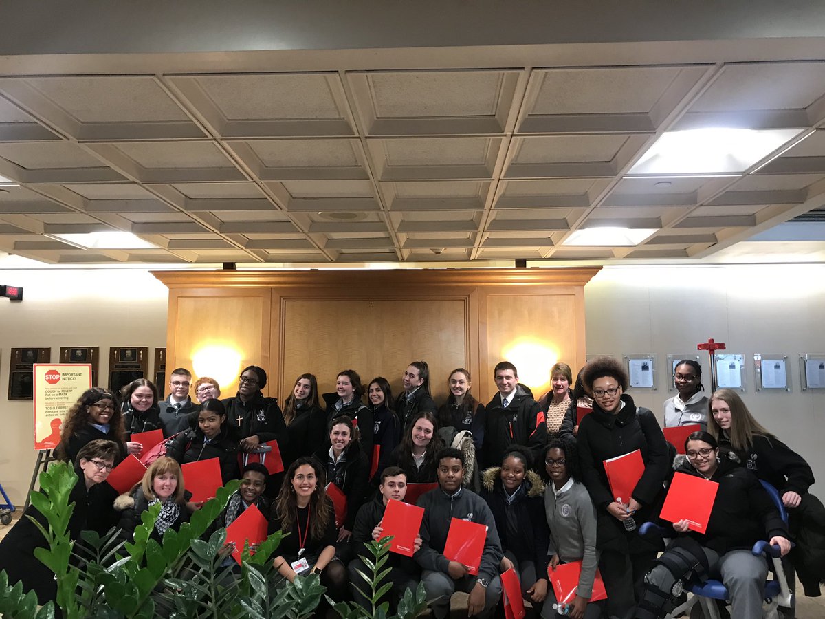 SEPAthletics's tweet image. 25 students spent today behind the scenes at @nypbrooklyn meeting with professionals in the fields of nursing, physical therapy, pharmacy, &amp;amp; lab science. Thanks to Dir of Community Affairs Loren Avellino ‘03 for all her help in coordinating today’s visit! #boldlearning #SEPAlumni