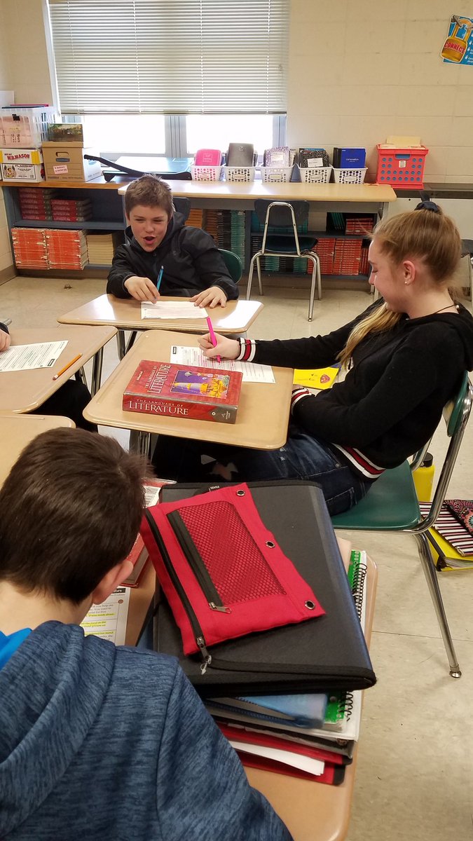 RSkidmoreQMS's tweet photo. Today, students were excited to identify key ideas in textual evidence. #supportyourideas #QMS225 #QMSGold @BellicoJesse https://t.co/1UhyBgMo0j