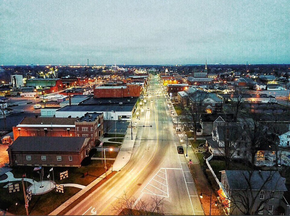 VisitDefianceOH's tweet photo. To all you amazing photographers, we've seen how much you love taking pictures of our community!! Don't forget about the Catch a Moment...and Photograph It Contest! Deadline to enter photos is April 12th. https://t.co/8u7AjGKNiA
Check out last year's entry by Louis Louis. https://t.co/T6AsAqRMSC