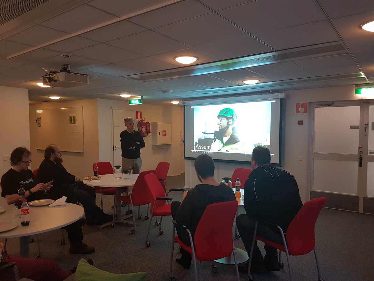 ASalumnit's tweet photo. Yhdistyksen vuosikokous järjestettiin talotekniikan ehdottomien ammattilaisten Assemblin Oy:n tiloissa. Ennen vuosikokousta kuultiin talotekniikasta ja nautittiin pizzasta. #Assemblin #ASalumnit https://t.co/N3c67J9UZo