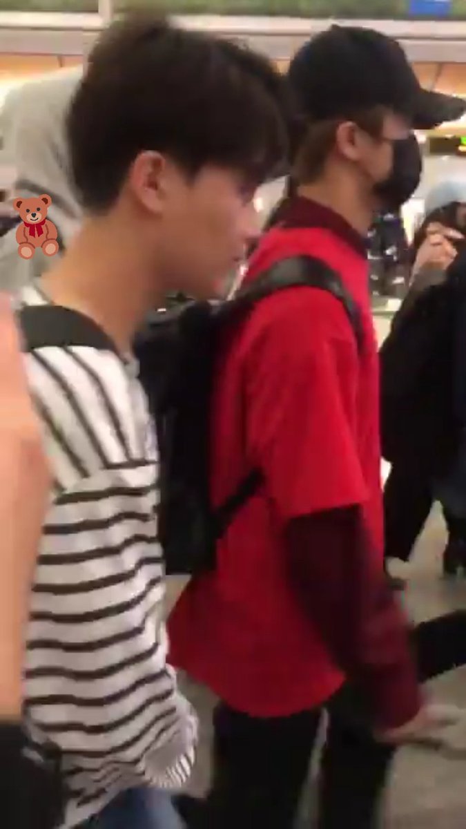 180502 taeil are so handsome on that day at LAX Airportㅜㅜ fucking handsome+++++++++++!!! ♡ (1)