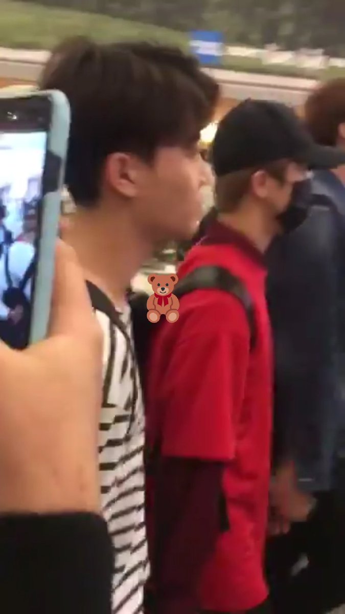 180502 taeil are so handsome on that day at LAX Airportㅜㅜ fucking handsome+++++++++++!!! ♡ (2)