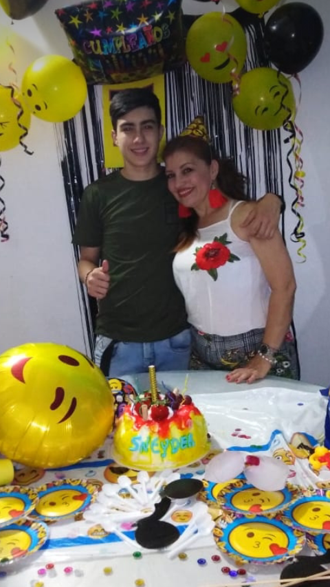 Sneyder_vera's tweet photo. Porque hoy esta cumpliendo años,lo que mas quiero🎶 Te amo mi amor ❤ https://t.co/WIalgdq5ZY