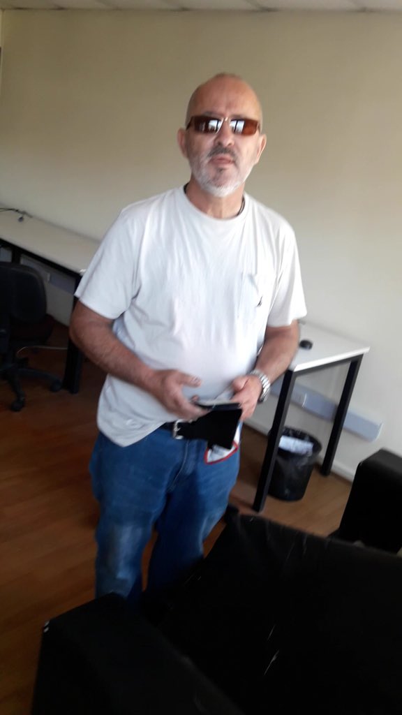 OssoIniguez's tweet photo. Lo que hizo este hombre con los alumnos de melipilla es completamente inhumano ni tiene nombre... Pablo Ortuzar se preocupó de robar sueños, tiempo, ilusiones, esfuerzo, dinero entre otras cosas a gente que hoy en dia, no tiene otro lugar donde estudiar... que lindo @mineduc https://t.co/QgUASaUAkw