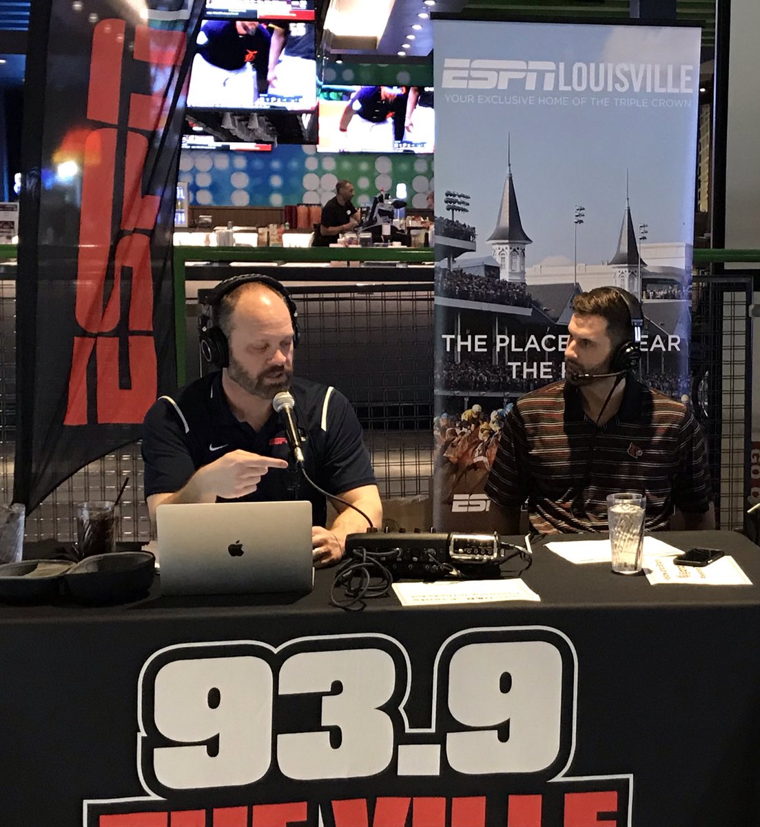 939TheVille's tweet photo. The Drive w/ @MarkEnnis @lukeskywalka11 LIVE from @DaveandBusters for #SelectionTuesday
- Breaking down the brackets
- UofL vs Minnesota
- Give-a-ways for Power Cards + much more.
Listen: https://t.co/y5dDDz4B2q https://t.co/9hfG9iniO5