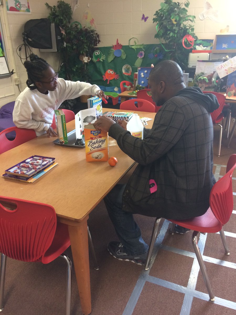 SpringRoseman's tweet photo. OES Family STEM Showcase 2019 #FullSTEAMahead https://t.co/l8chvupuMl