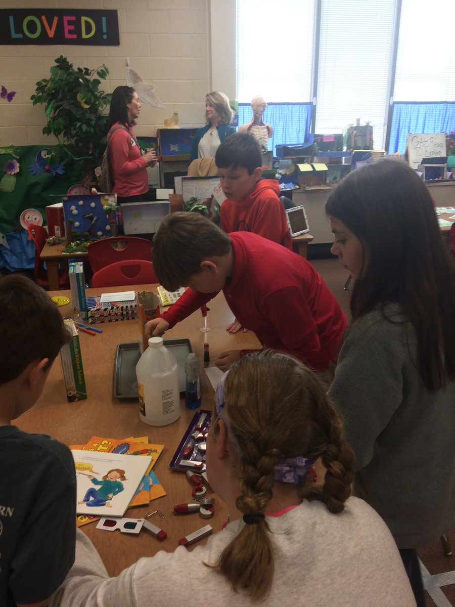 SpringRoseman's tweet photo. OES Family STEM Showcase 2019 #FullSTEAMahead https://t.co/l8chvupuMl
