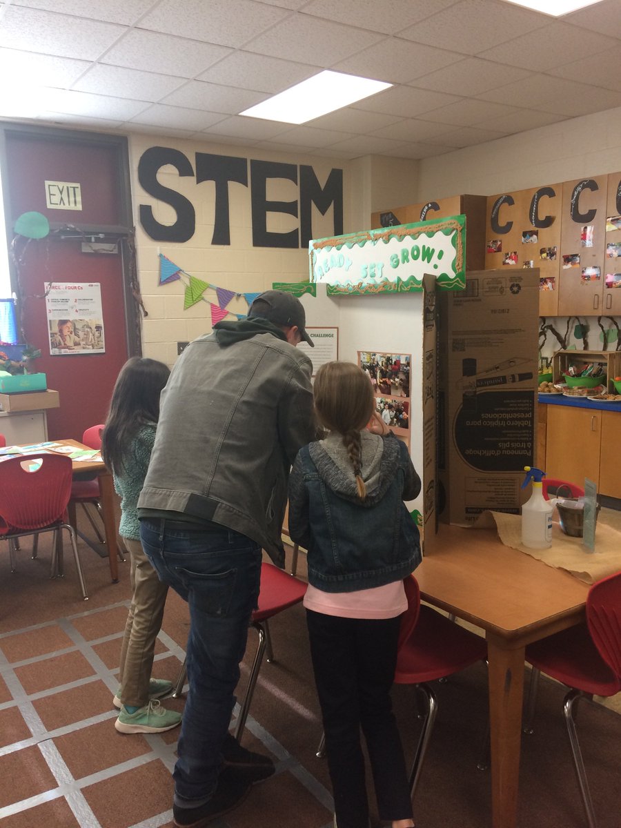 SpringRoseman's tweet photo. OES Family STEM Showcase 2019 #FullSTEAMahead https://t.co/l8chvupuMl