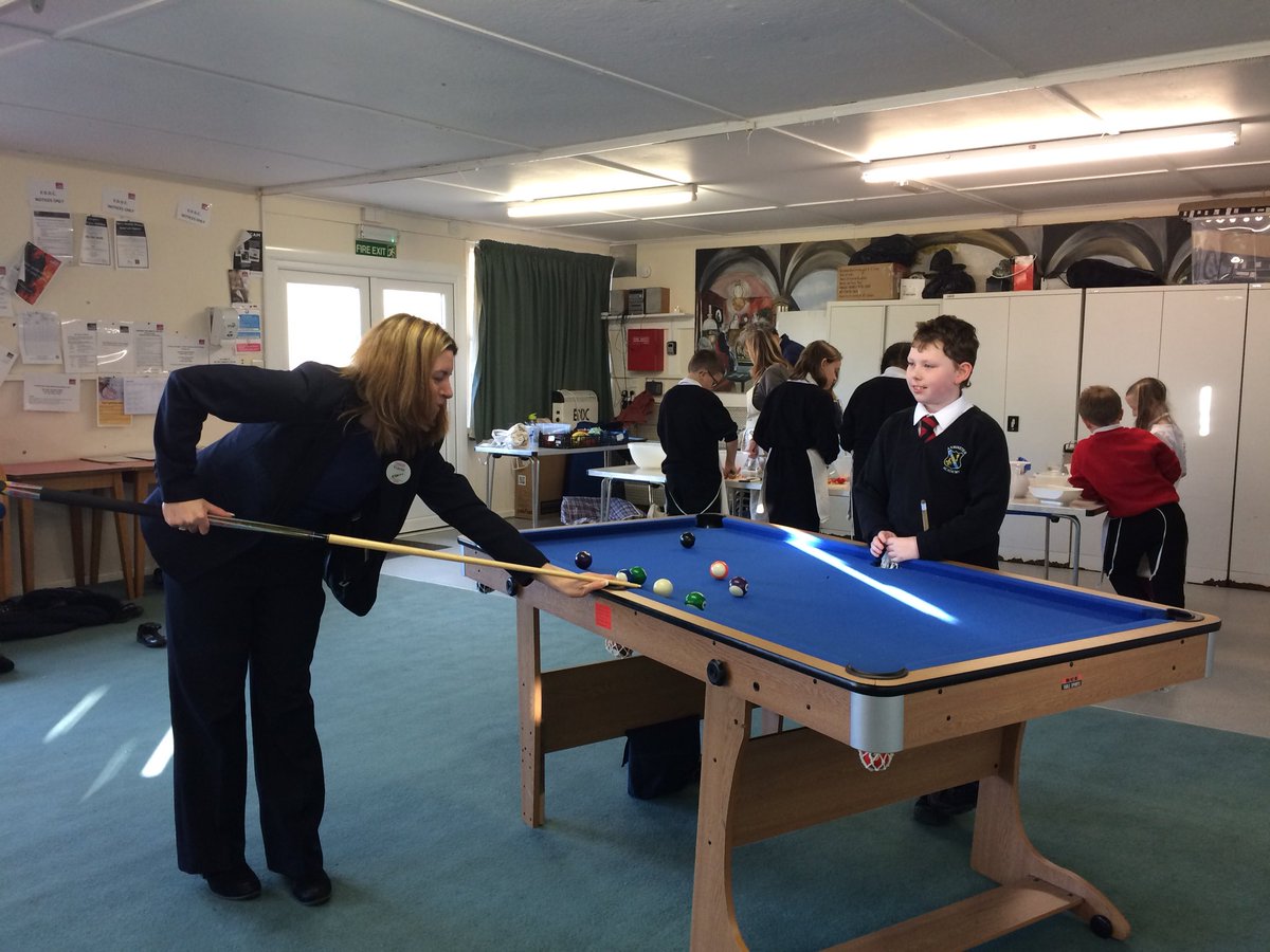 SWITCHeastdevon's tweet photo. It’s lovely to have @tesco2048 Tracey with us this week, showing off her pool skills and @HALFFCharity cooking with the young people in the background.
#Millwey #axminster #youthgroup https://t.co/dzuE3lfE11