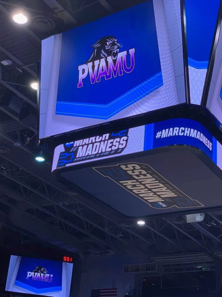 _ttonthemic's tweet photo. LET’S GO PV LET’S GO 👏🏾👏🏾
#NCAA #PVAMU #PVNATION #PANTHERS #PVBASKETBALL https://t.co/SLcbJeA8d8