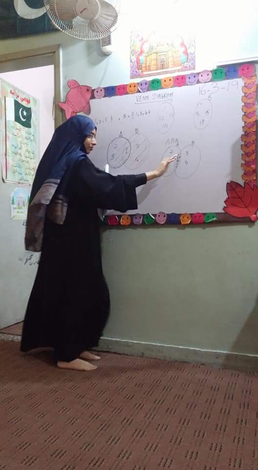 Tauseefmemorial's tweet photo. *Its "Irteqa" time*Miss Ghina Khan, lecturer of mathematics, Jinnah University volunteered under the banner of the program irteqa, launched by PYO to cater the needs of the youth.She taught students Venn Diagram" and made mathematics super interesting for kids Thanks Miss Ghina. https://t.co/GlVXVbwOoD