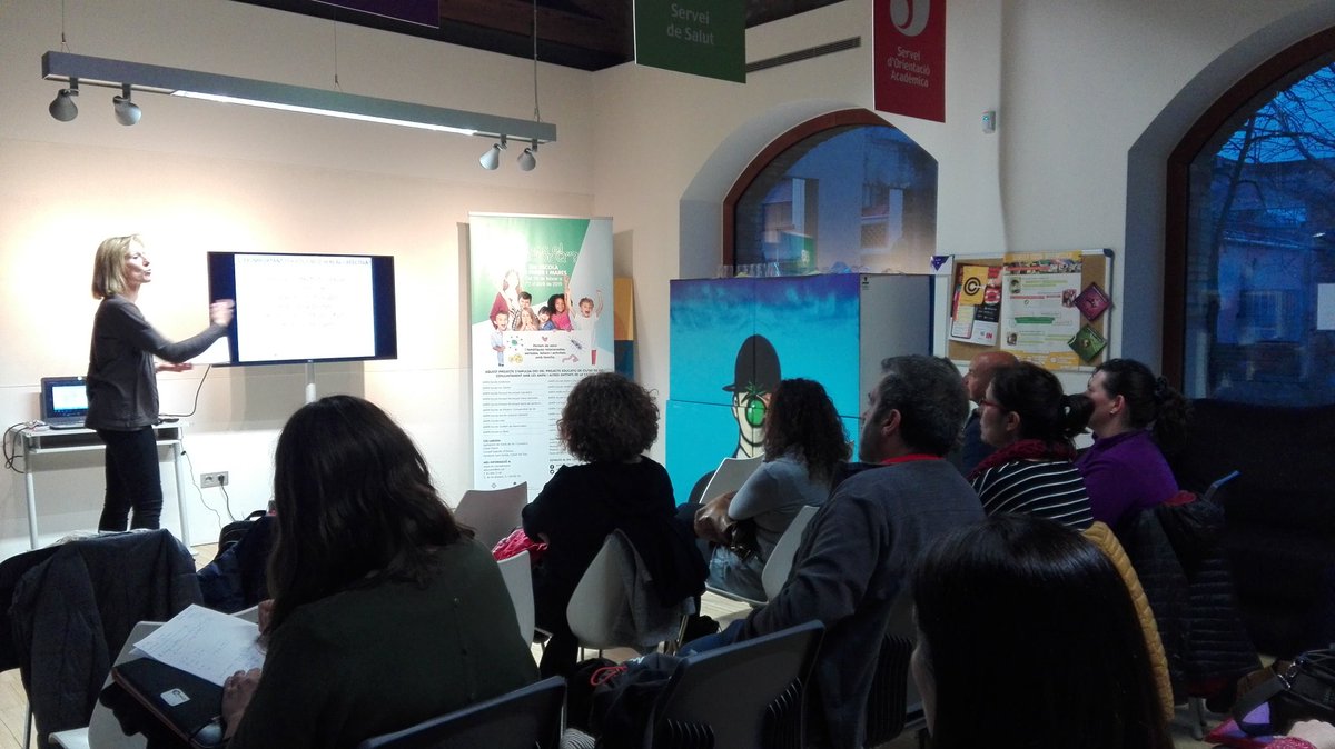 vic_educacio's tweet photo. 📷Avui al #FactorQ2019 Especial adolescents. Si els hi parlem de sexe no tindran relacions sexuals abans d'hora, però si les comencen ho faran amb les mesures preventives adequades. Gràcies #ASSIR Osona https://t.co/YtVcfqLJXv