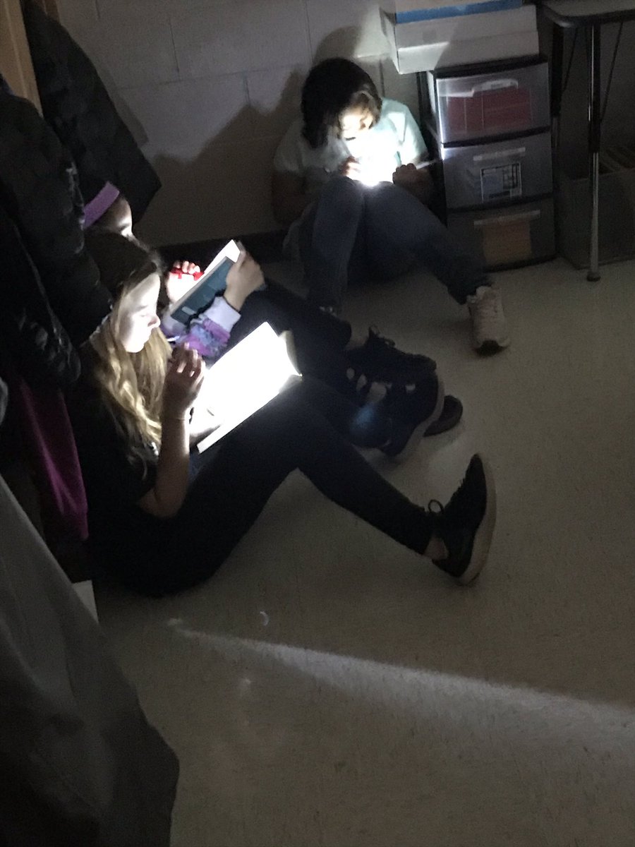 MsGehaReading's tweet image. Thank you @CRE_Cardinals FTO for our reading flashlights!  It’s amazing to read our favorite stories in a calm and cool setting! #CREteach