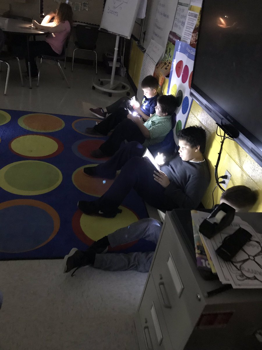 MsGehaReading's tweet image. Thank you @CRE_Cardinals FTO for our reading flashlights!  It’s amazing to read our favorite stories in a calm and cool setting! #CREteach